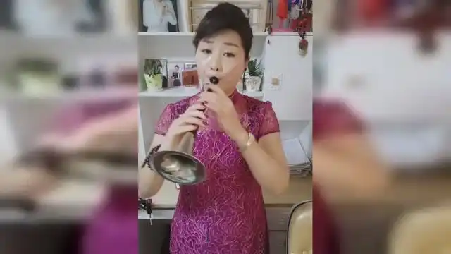 刘晓燕唢呐独奏《渴望》真有味,不愧是民间小调才女