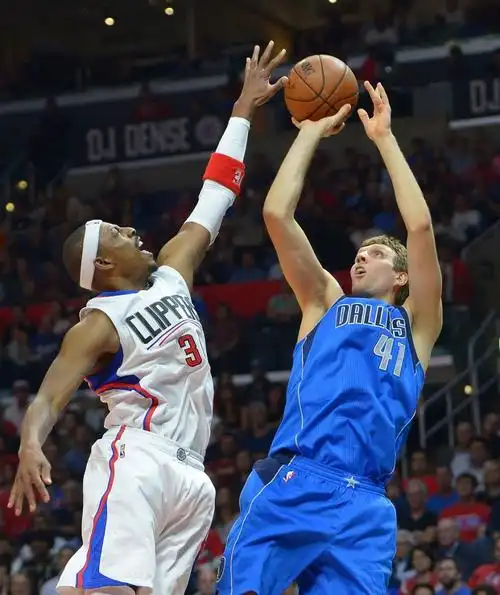 [高清组图]快船胜小牛 格里芬26 10乔丹15板4封盖