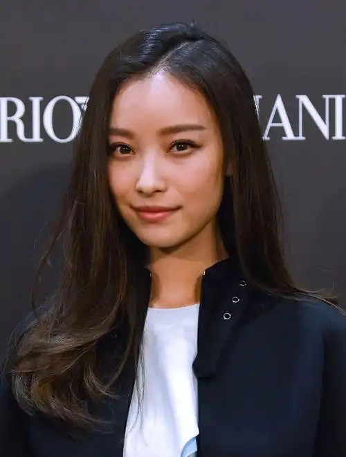 演员倪妮,英姿飒爽,甜美可人!