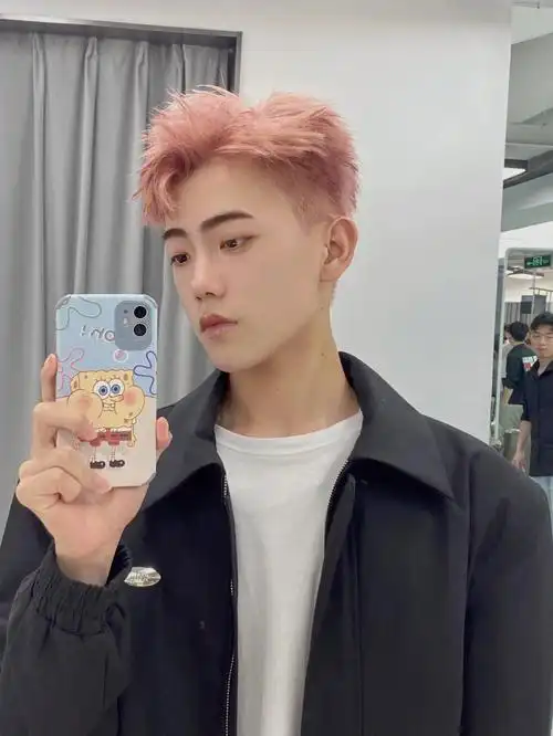 94这款发色可以说最近好多小姐姐都在染(男女同款哦)这款颜色很时尚