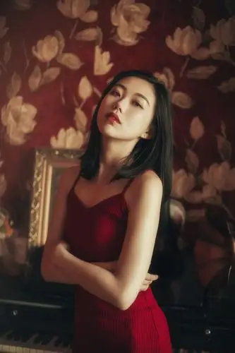 成熟美女性感妩媚胶片写真图片