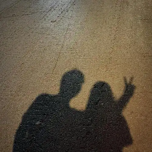 情侣拍照姿势路灯影子拍照