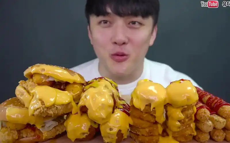 含倒放倍速深渊巨口udt小哥芝士棒汉堡大口吃真满足韩国大胃王吃播