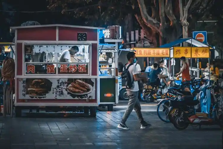 忙碌的一天在忙碌的工作中享受着生活感悟着生活就算有点累也没关系