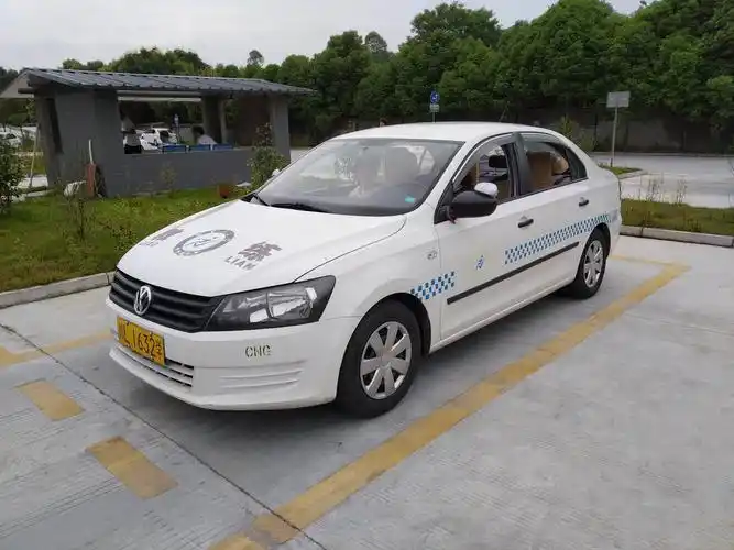 倒车入库最标准的停车位置.