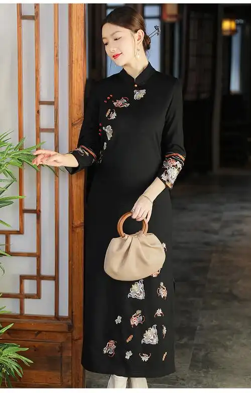 中国风女装秋冬新款立领刺绣罗马棉修身中长款连衣裙改良旗袍代发