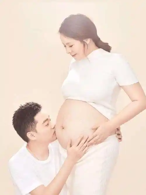 张元元个人资料微博照片 张元元apple父亲家庭背景受关注