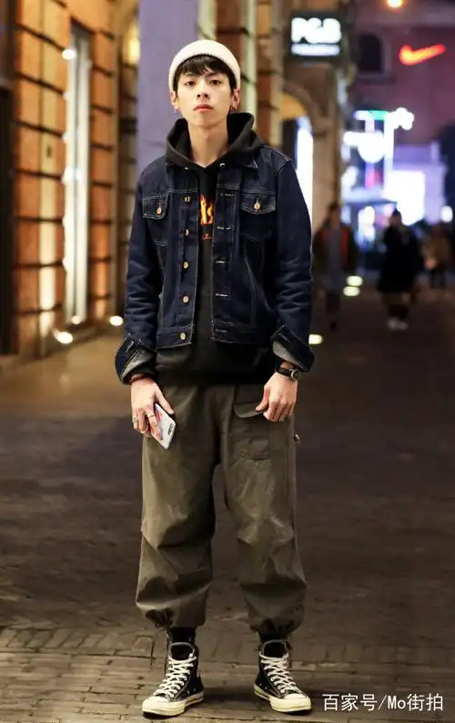 街拍:六款男孩子日常穿搭,确认过眼神,是个精致的男孩子