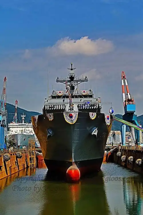 韩国天王峰号7千吨新登陆舰正式下水