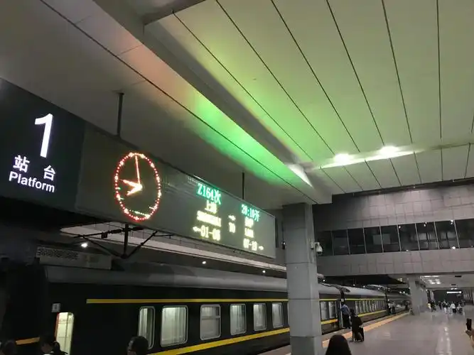 在4号单元,同单元有位女士也是去拉萨的,上海人(后面称她为上海唐),一