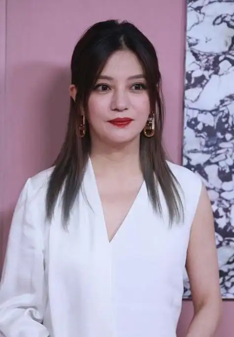 赵薇面相玄学解析赵薇鼻子侧面面相高端运程(赵薇的面相分析)