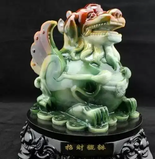 貔貅,又名天禄,辟邪,百解,共四个名字,是中国古代神话传说中的一种