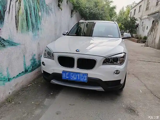 2012年12月进口宝马x1,白外黑内,全车原漆,明盘4万3