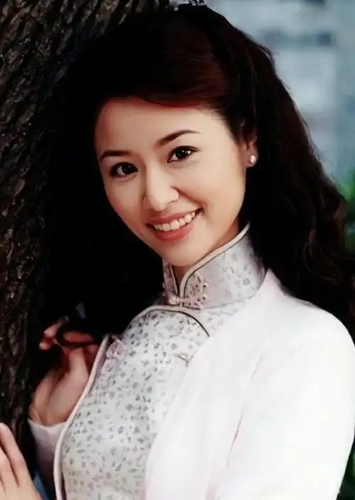 《还珠格格》这部琼瑶剧一经播出,便风靡全国,主演林心如,范冰冰,赵薇