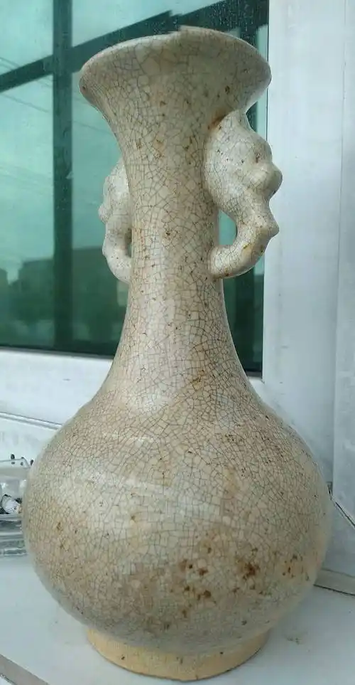 易定冰裂纹双耳赏瓶_定窑_瓷器_釉色