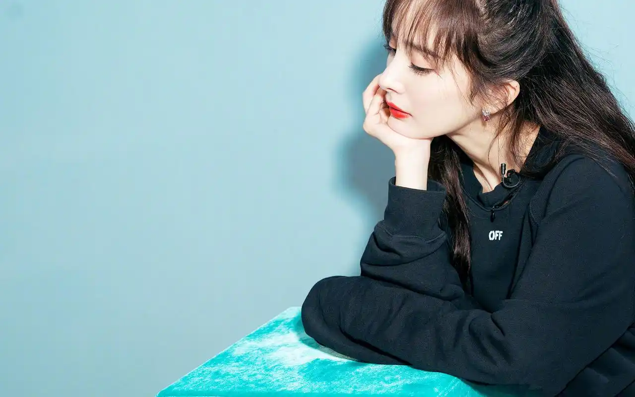 杨幂明日之子造型图片桌面壁纸