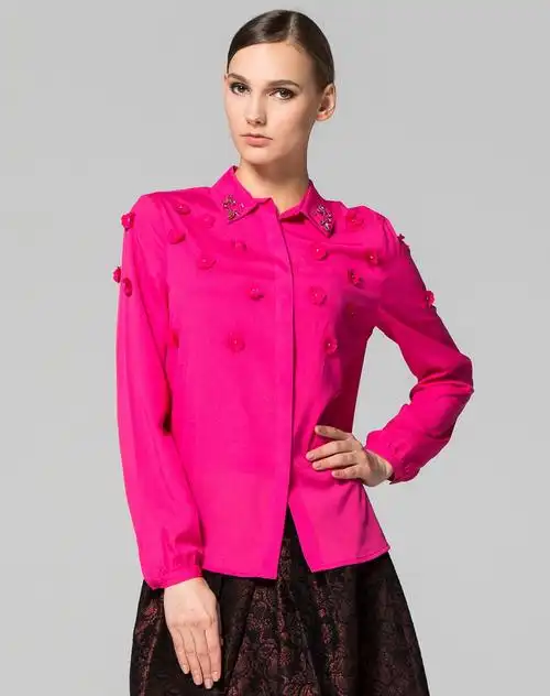 玫红色立体花长袖上衣