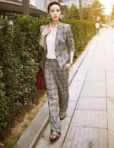 刘诗诗的街拍时刻,时尚优雅,风格多变,超有"女王范儿"