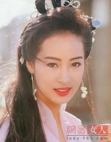 黎美娴也是无线五美之一,有"tvb 80年代第一古装美人"之称.