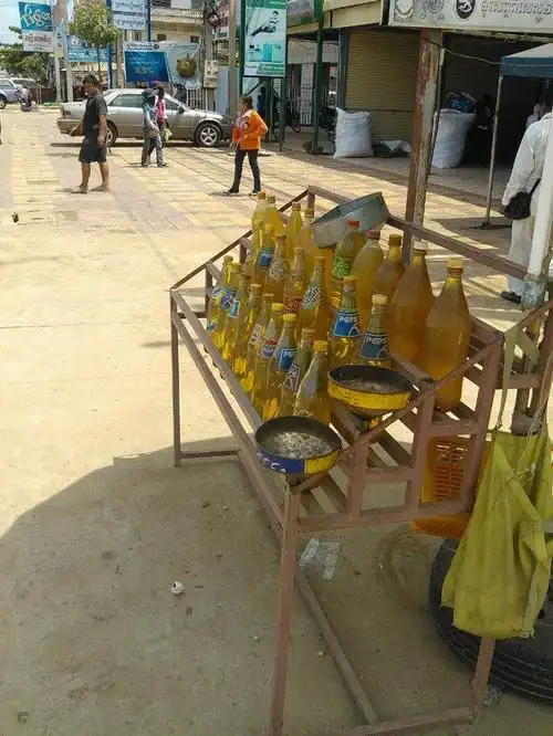 街头卖汽油的摊子,西去可可