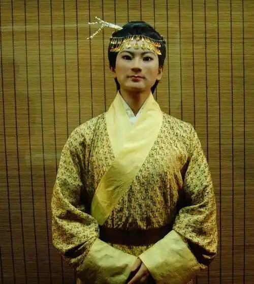 马王堆出土的辛追夫人,照片明明很恐怖,为何专家却说栩栩如生?