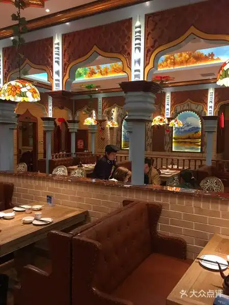 新疆建筑风格的装修,尖圆顶式的建筑是新疆的一大特色!