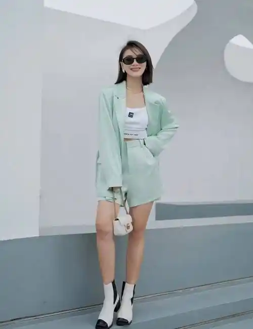 原创西装短裤套装配什么鞋子好看西装短裤套装怎样搭配图片