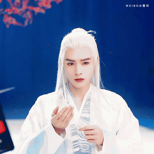 们白发月初.    #狐妖小红娘月红篇今天发布会#丨#龚俊东方月初