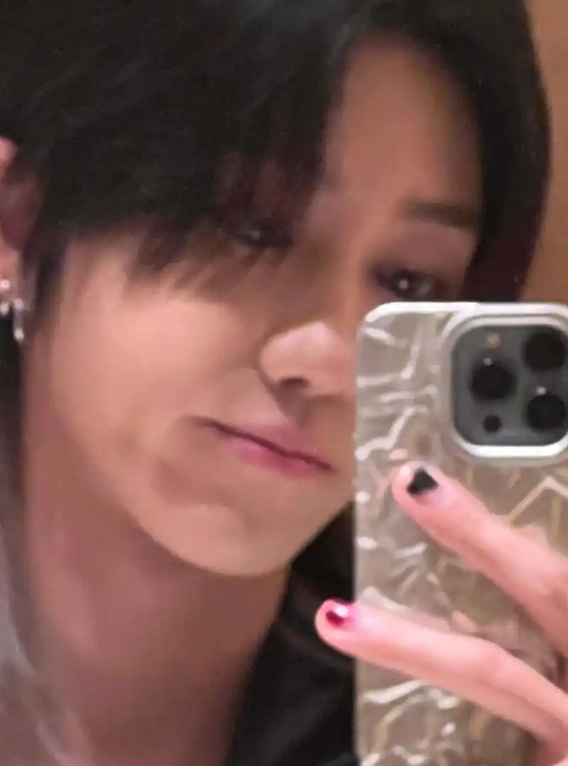 徐明浩白色狼尾造型,这么帅!