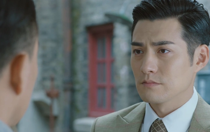 严屹宽的《小楼又东风》第三十二集中高晨欲阻止晗芝参赛