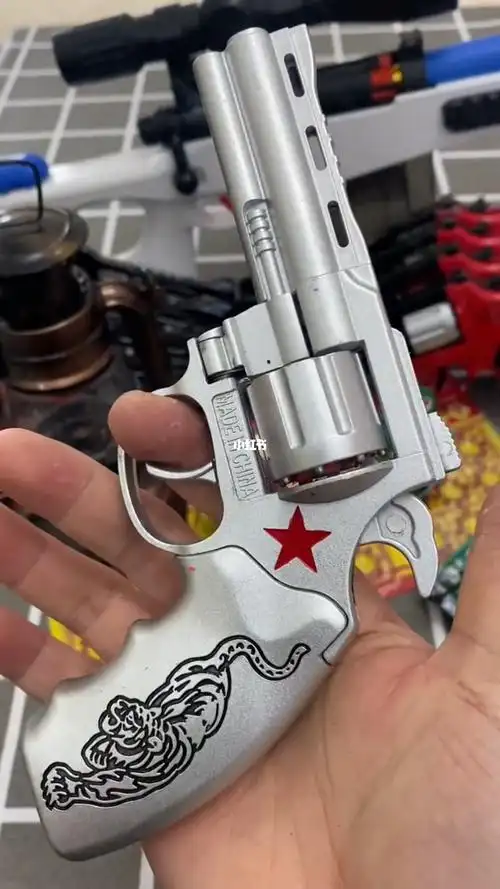 回头一想,都是20多年前的事了#小时候回忆  #金属砸炮枪左轮玩具枪