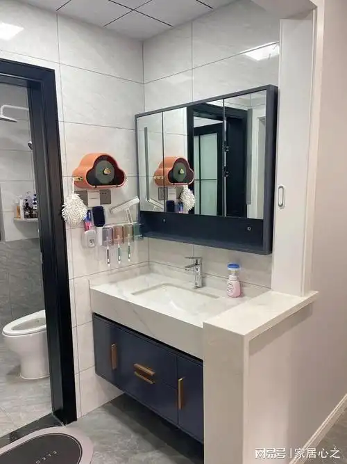 106㎡时尚简约的装修风格,多用嵌入式的设计,飘窗改大书桌真香|背景墙