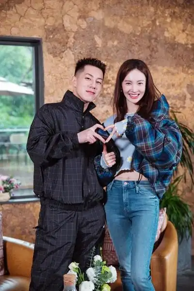 《女儿3》金晨卡斯柏相互选择 甜蜜相拥继续约会