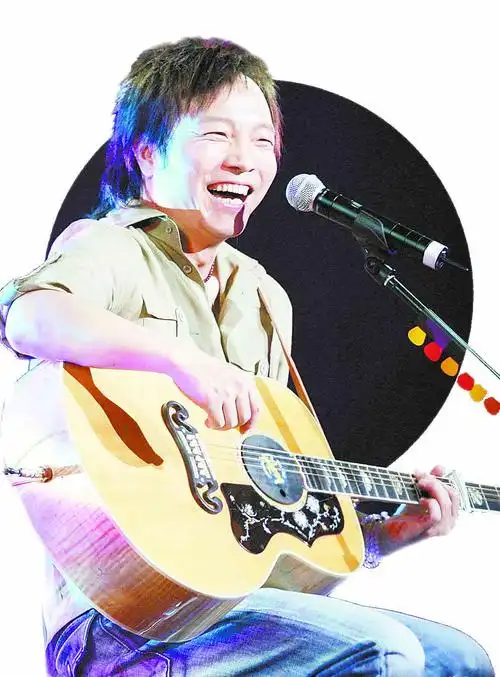 许巍人民大会堂"夏日漫步"现场感受惬意(图)