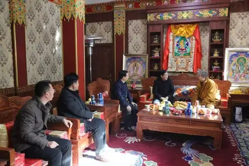 陶启业安永辉看望慰问土观嘉木样洛桑丹贝尼玛