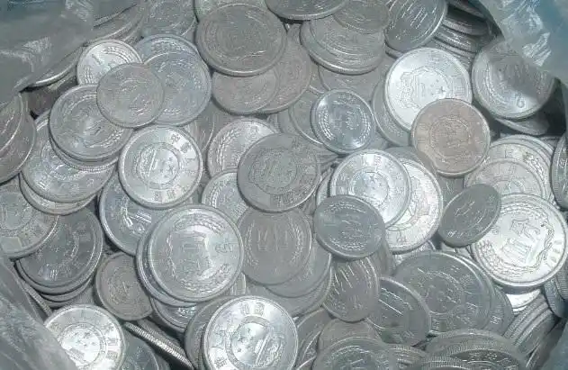 这么一大堆的硬币能有几个值钱的?