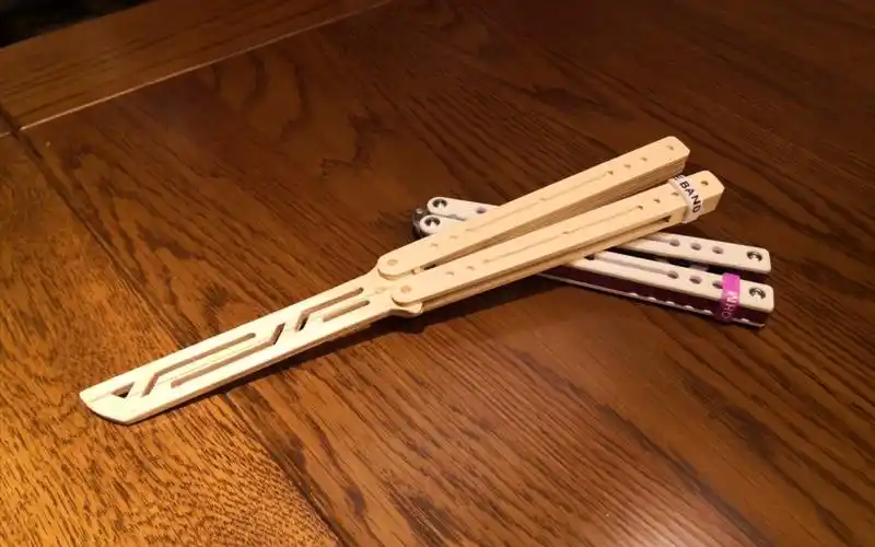 [教程] 如何用雪糕棍做出蝴蝶刀-鹦鹉螺-我不配拥有这个名字-蝴蝶叨