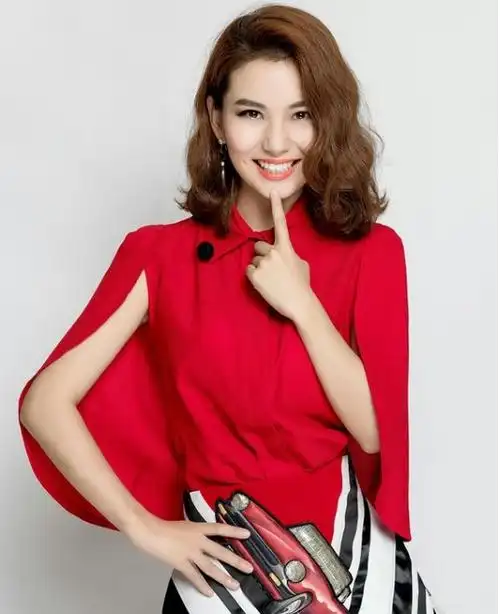 吴思嘉~山东卫视主持人