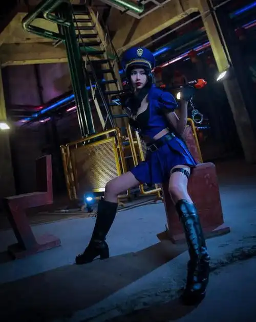 酷似angelababy的英雄联盟皮城女警