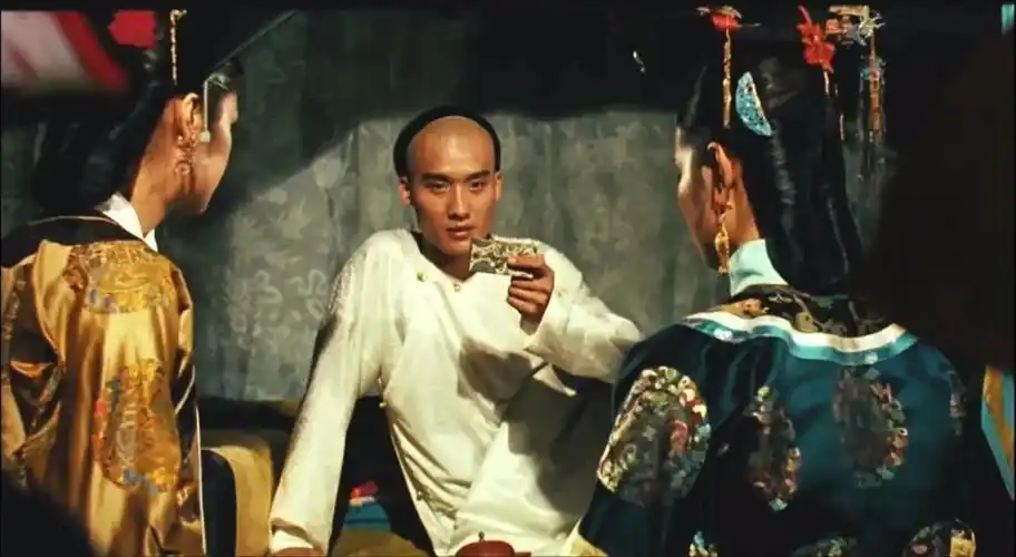 而《垂帘听政》更是帮助梁家辉成为香港金像奖历史上最年轻影帝,这个