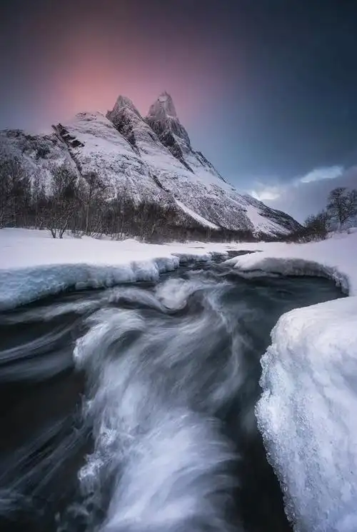 北极圈以北的迷人风景,北极光之下,这是大自然的赋予.