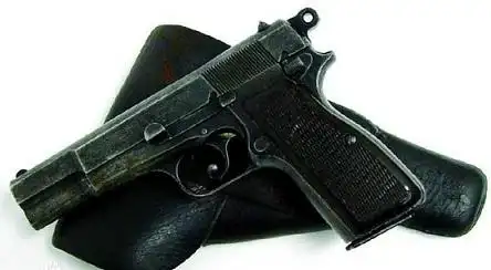 1991年9月美国《枪与弹》杂志进行的"20世纪十佳手枪"的评选中,m1935