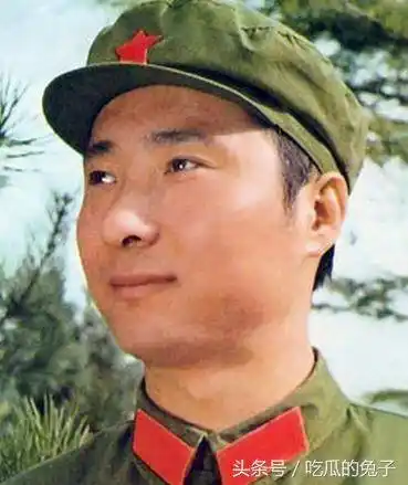 陈佩斯出生于电影世家,父亲是电影表演艺术家陈强,虽然父亲在影视圈很