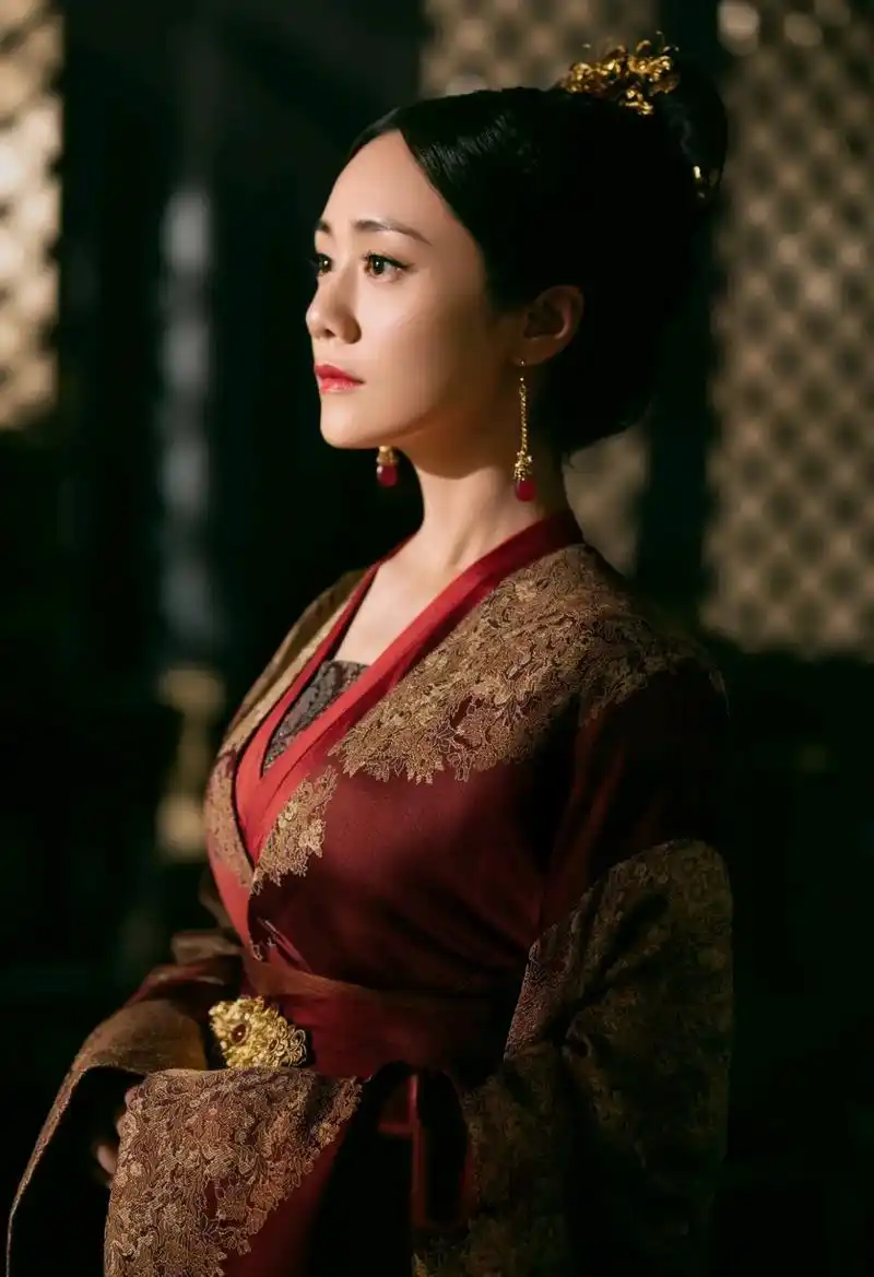 刘芸典雅秀气,古装唯美