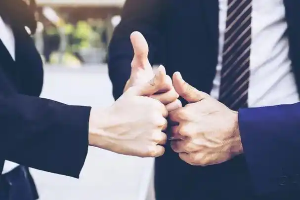 高情商是指情商高于平均水平的能力,在个人和社交关系