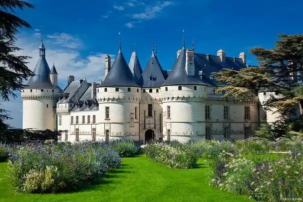 是电影《茜茜公主》里面华丽的裙子和美丽的庄园城堡吗?