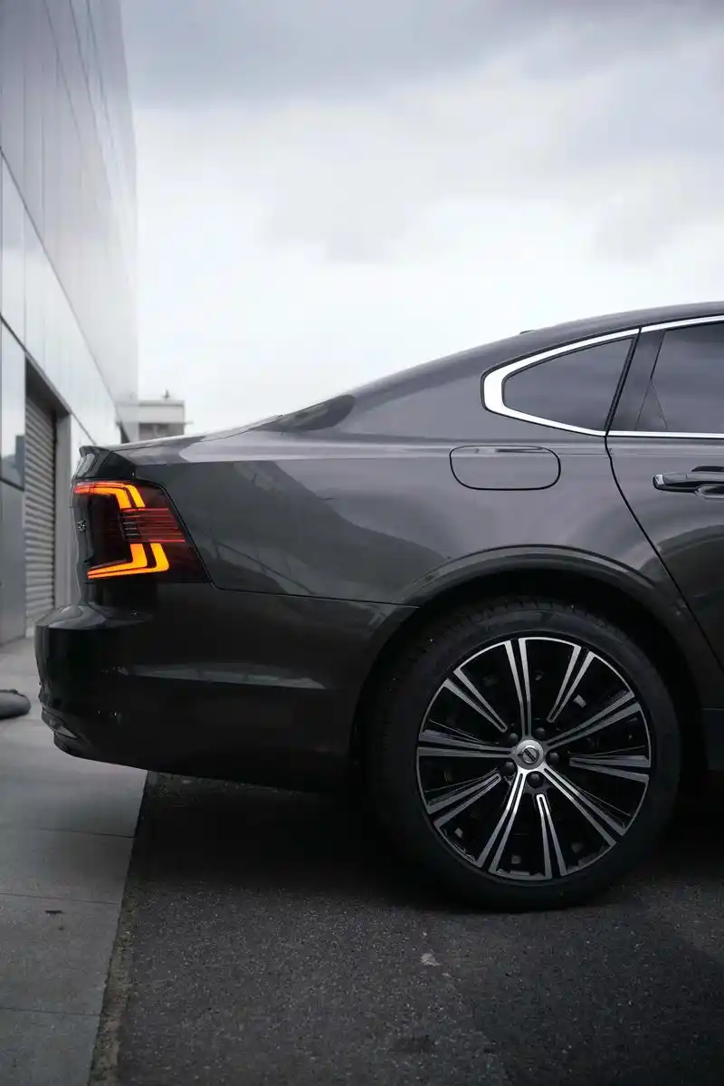 沃尔沃中大型旗舰级轿车「沃尔沃s90」.99今日"模特":  - 抖音