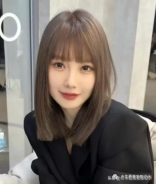 选择自然清新又显白的棕发,奶茶棕栗色闷青自然黑发,看起来低调又充满