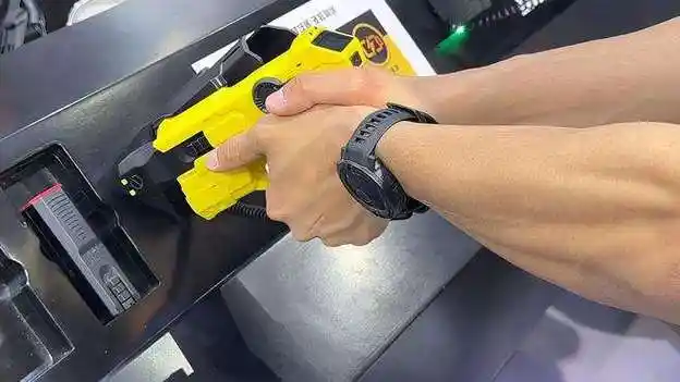 警展新款电击枪 非官方-军事视频-搜狐视频