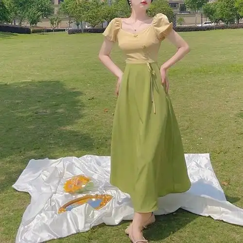 绿色的小裙子也好看了吧,好想要#绿色  #复古穿搭  #小裙子  #每日穿